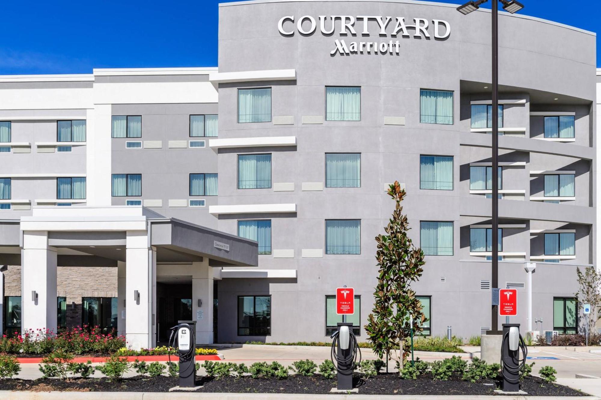 Courtyard By Marriott Jackson Hotel Lake Jackson